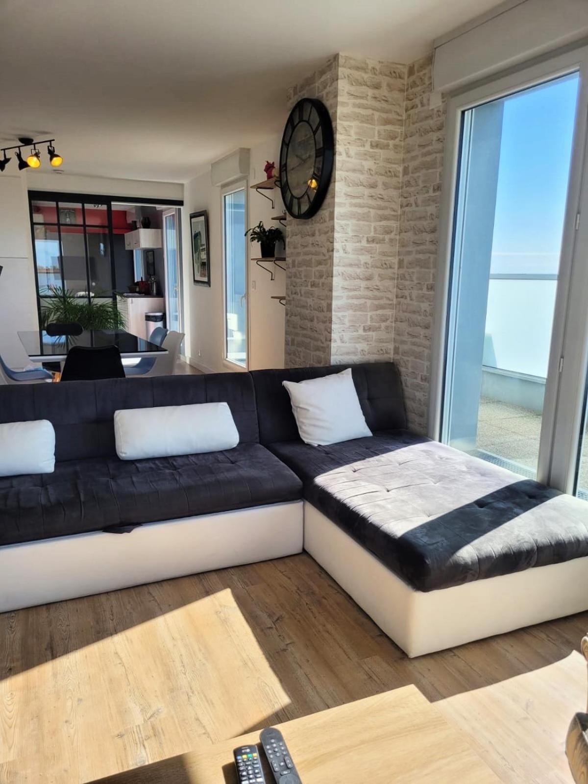 Le Nid : Rooftop Moderne Surplombant La Ville Nantes Luaran gambar